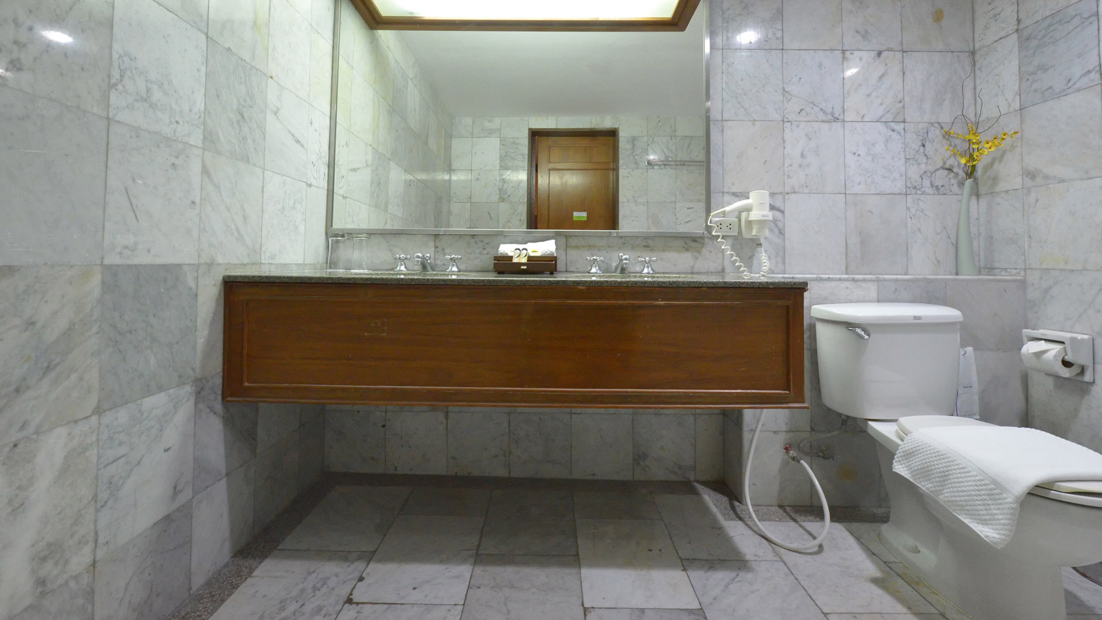 Two Bedroom Family Suites - Bathroom at Loei Palace Hotel