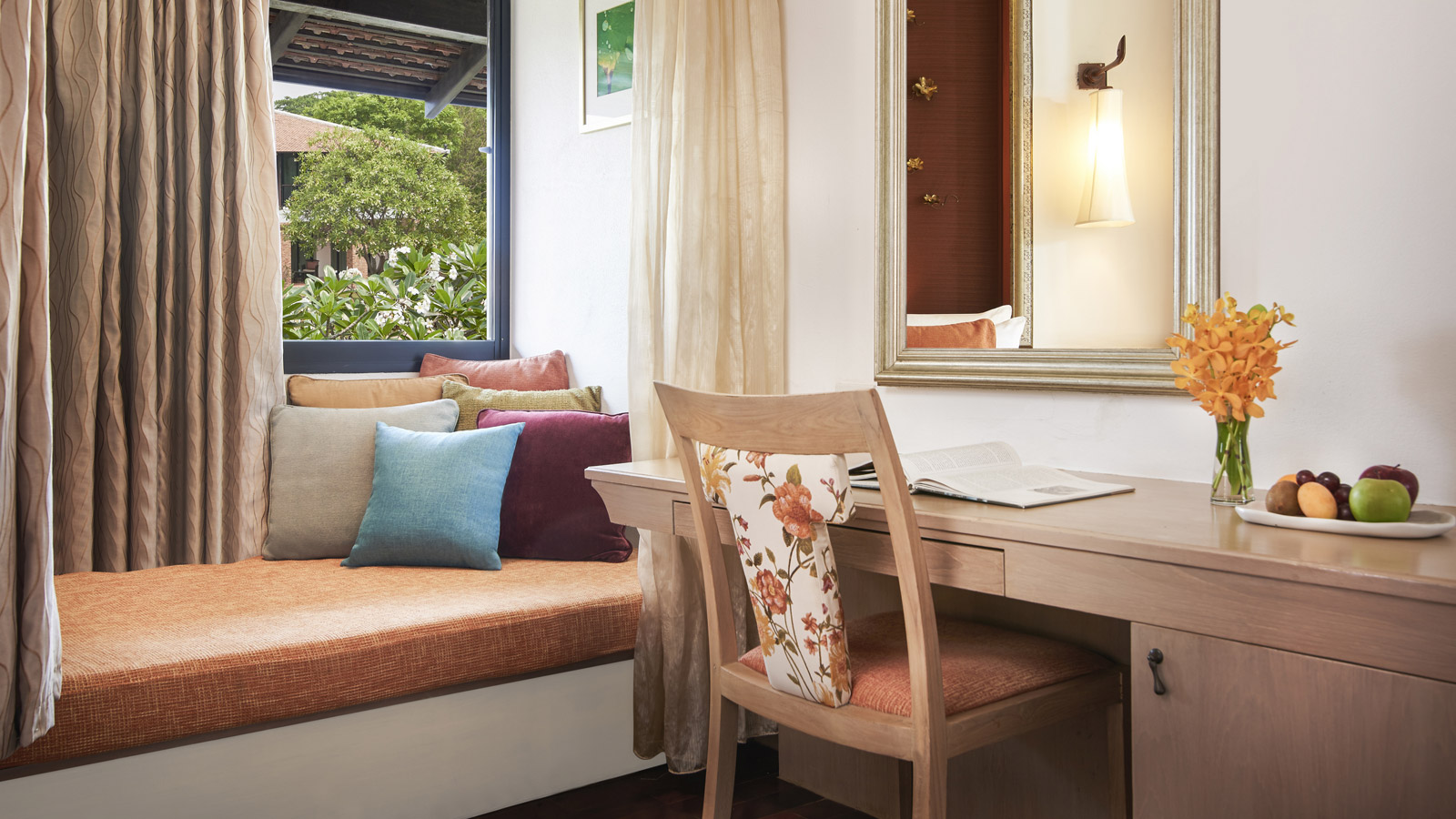 Work space in Deluxe - Sukhothai Heritage Resort