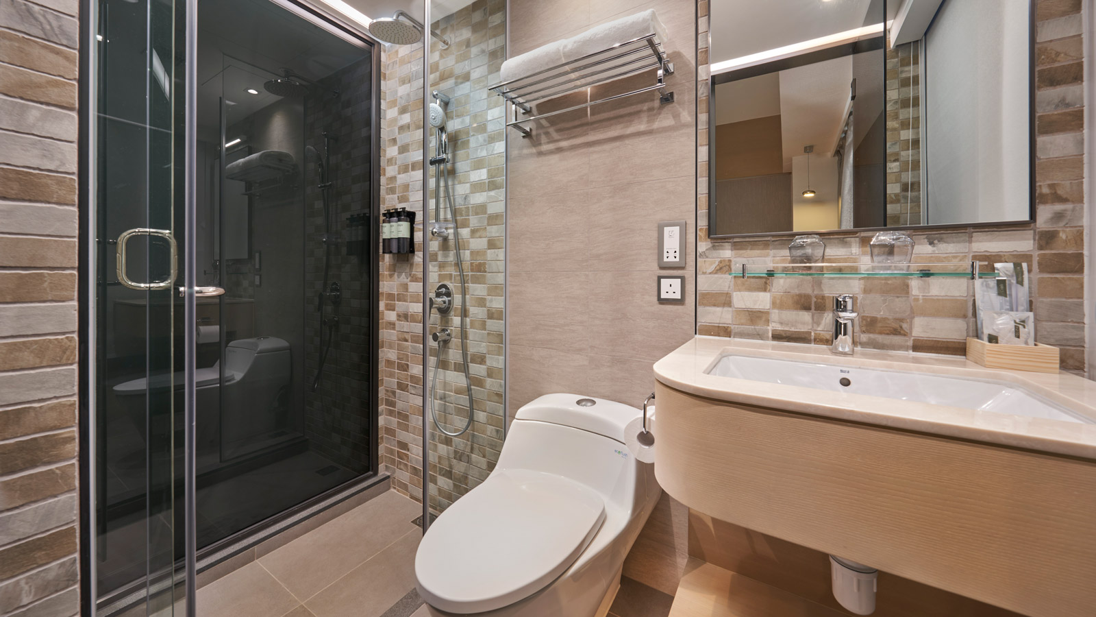 Deluxe Queen - Bathroom - Y Hotel Hong Kong (Images are a visual preview and may vary)